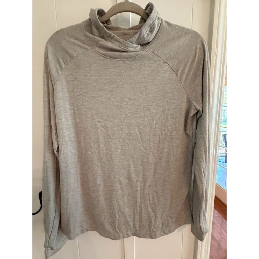 Free Fly Women’s Medium Lightweight Hoodie Gray Long Sleeve Performance Top